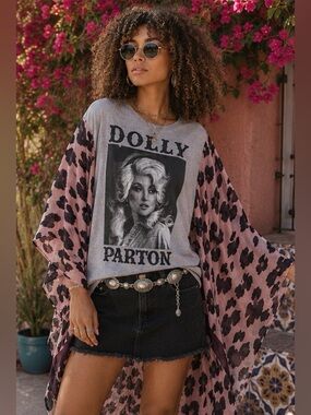 Dolly Parton Graphic Short Sleeve Tee in Gray and Pink